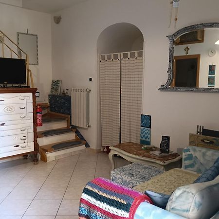 Little Art House Apartment Gaeta Bagian luar foto