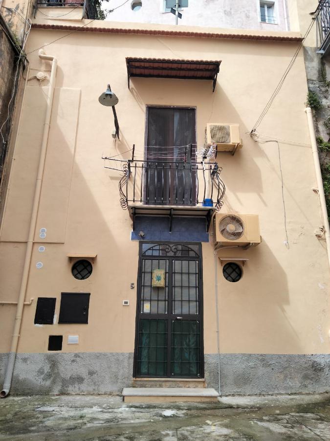 Little Art House Apartment Gaeta Bagian luar foto