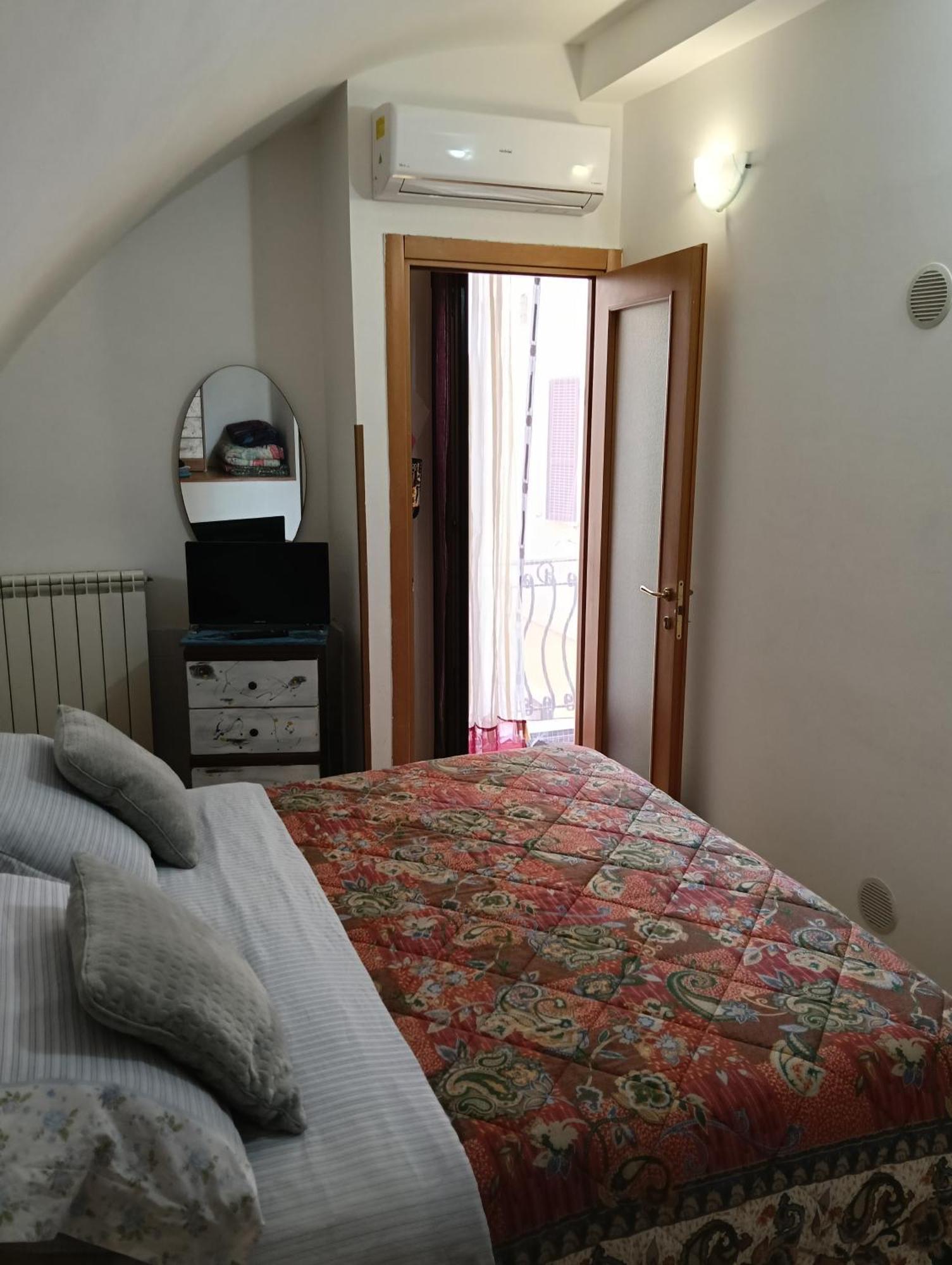 Little Art House Apartment Gaeta Bagian luar foto